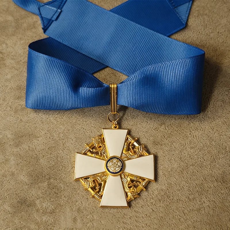 Commander First Class Knight Finland White Rose Medal Lion Cross Neck Ribbon Brooch Badge