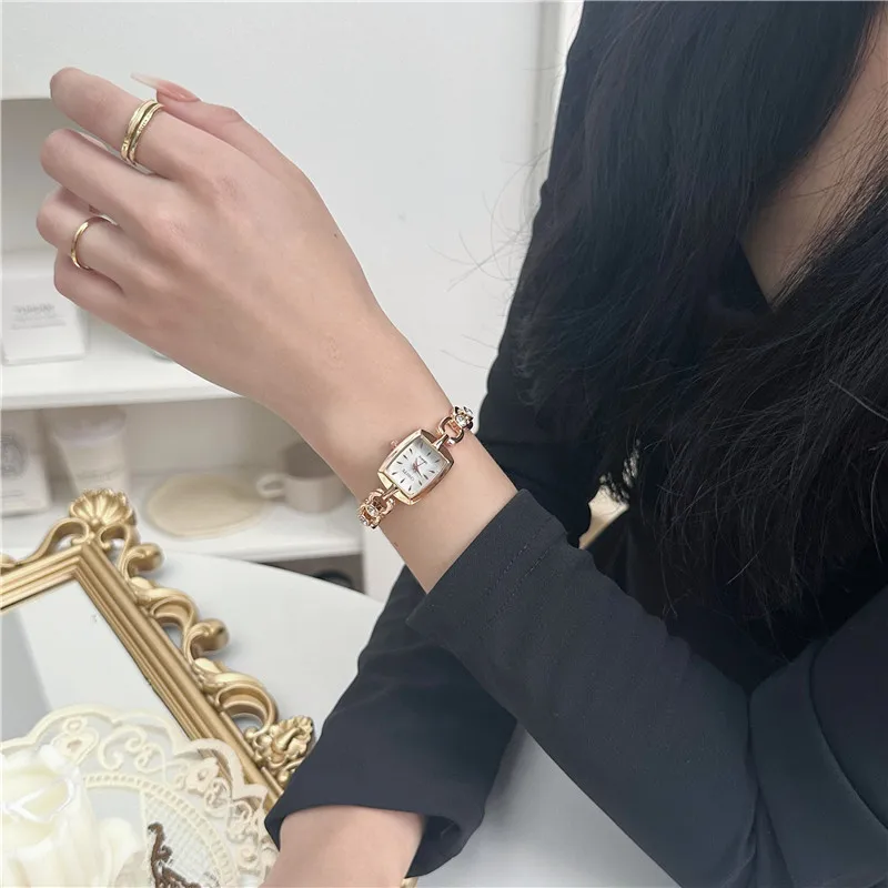 The Small Dial Bracelet Watch Women Ultra Thin Alloy Band Antique Quartz Watch Relogio Feminina