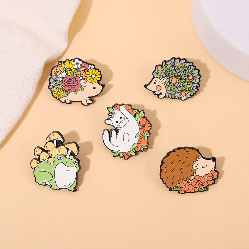 Creative Cartoon Hedgehog Enamel Pin Cute Animal Oil Drop Lapel Pin Badge Denim Backpack Gift Men and Women Fashion Jewelry Gift