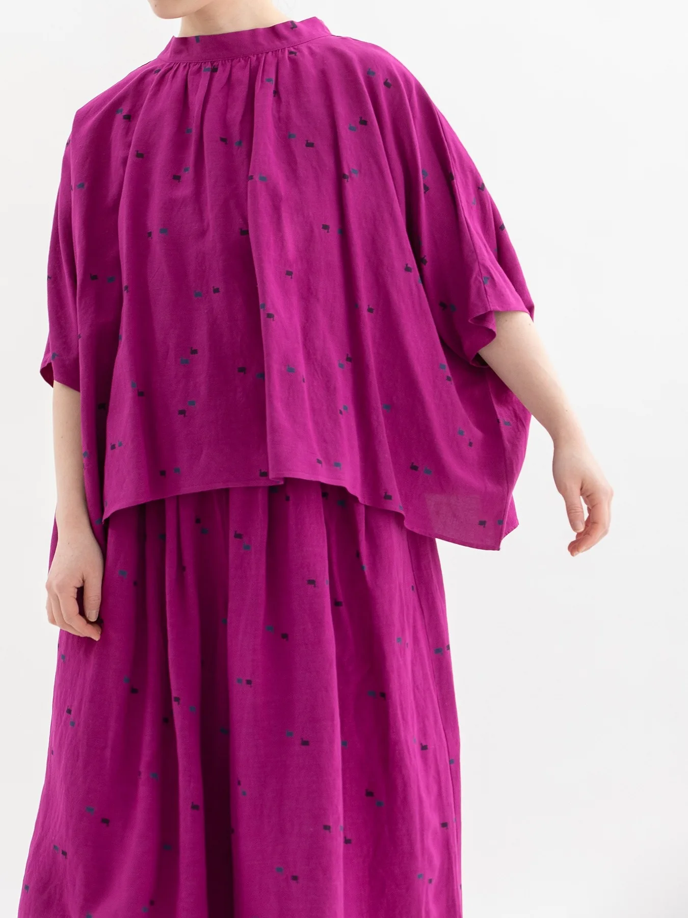 

Summer 2026 Loose Fit Batwing Shirt Japanese Style Printed mid Sleeve Double Sided Wear round Neck Casual Women's Shirt