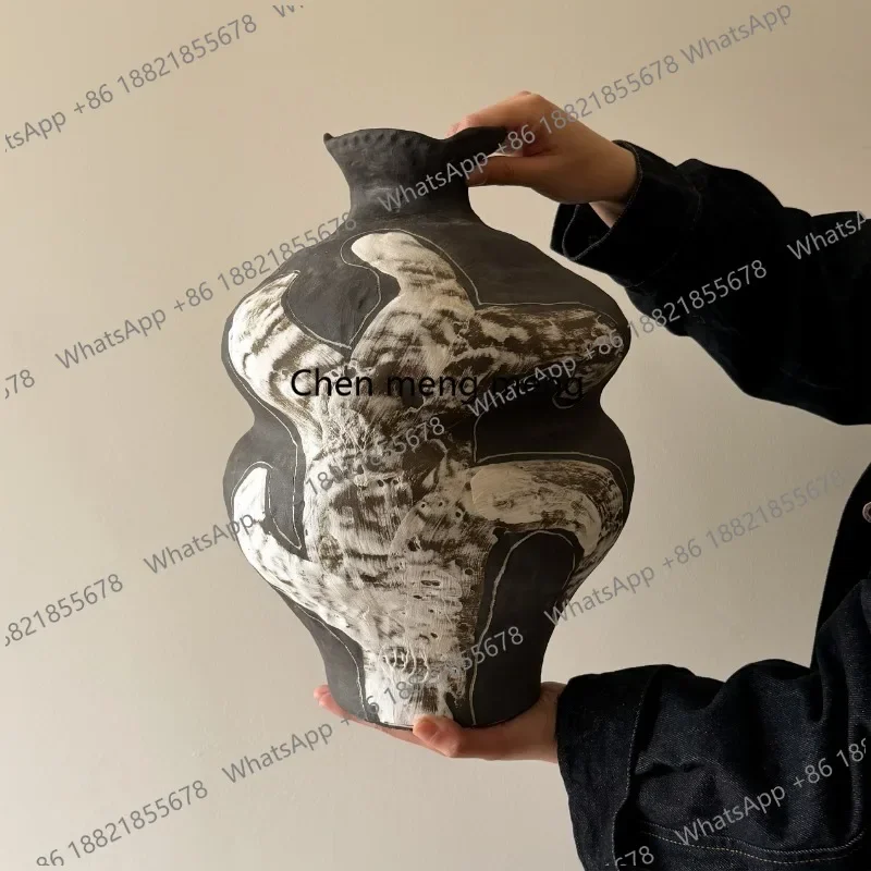 h178Medieval style black and white painted ceramic vase ornament living room flower arrangement, shape decorative flower device