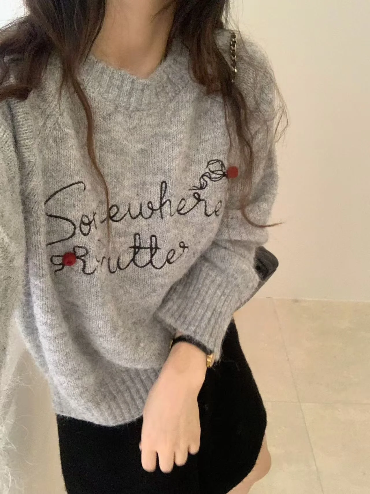 

Женский вязаный свитер с вышитыми буквами-узлами, студенческий стиль, осень-зима, утолщенный, грязеотталкивающий, прямого кроя