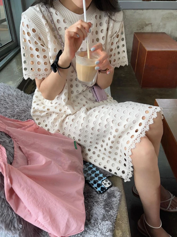 Elegantes Sommerkleid mit Rundhalsausschnitt und ausgehöhltem Design, Nische, lockeres, durchsichtiges, kurzärmliges Kleid für Damen, französische Urlaubs-Robe