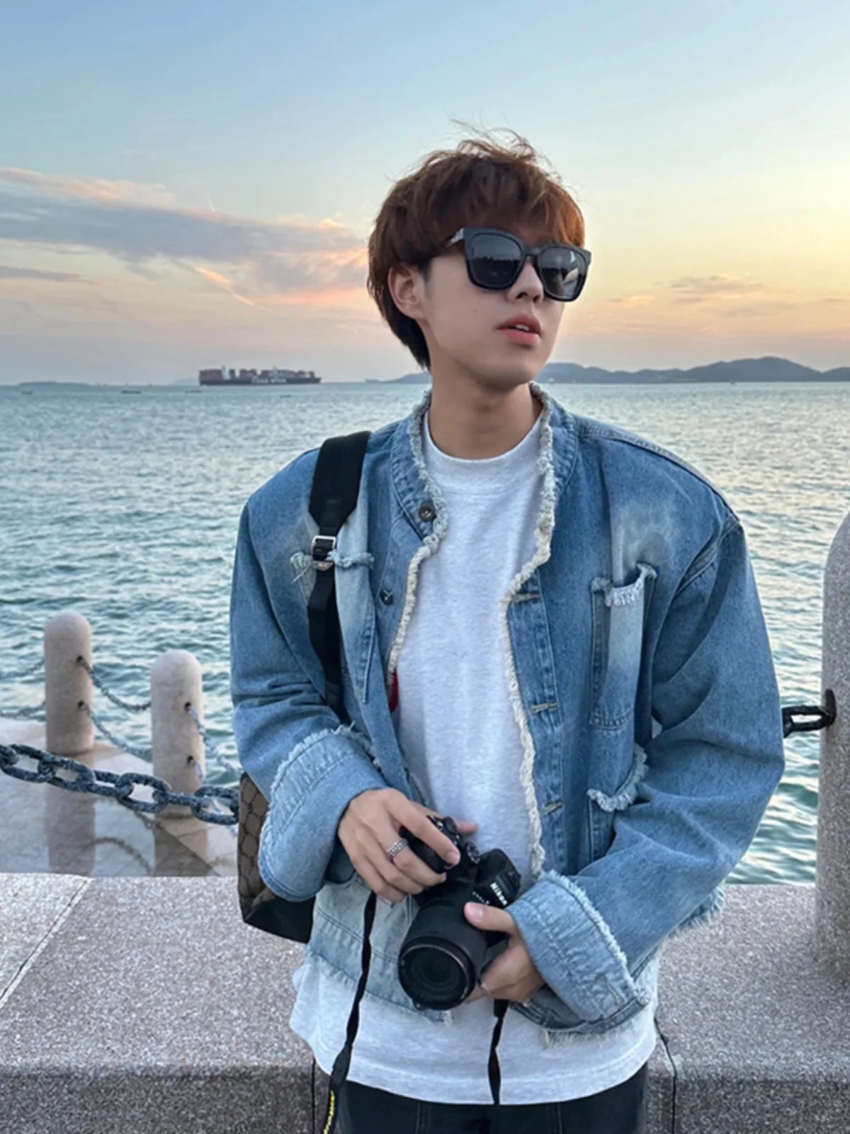 

Gradient Light Blue Denim Jacket Men's Style Baseball Collar Jacket with Frayed Edges Vintage American Workwear for Autumn