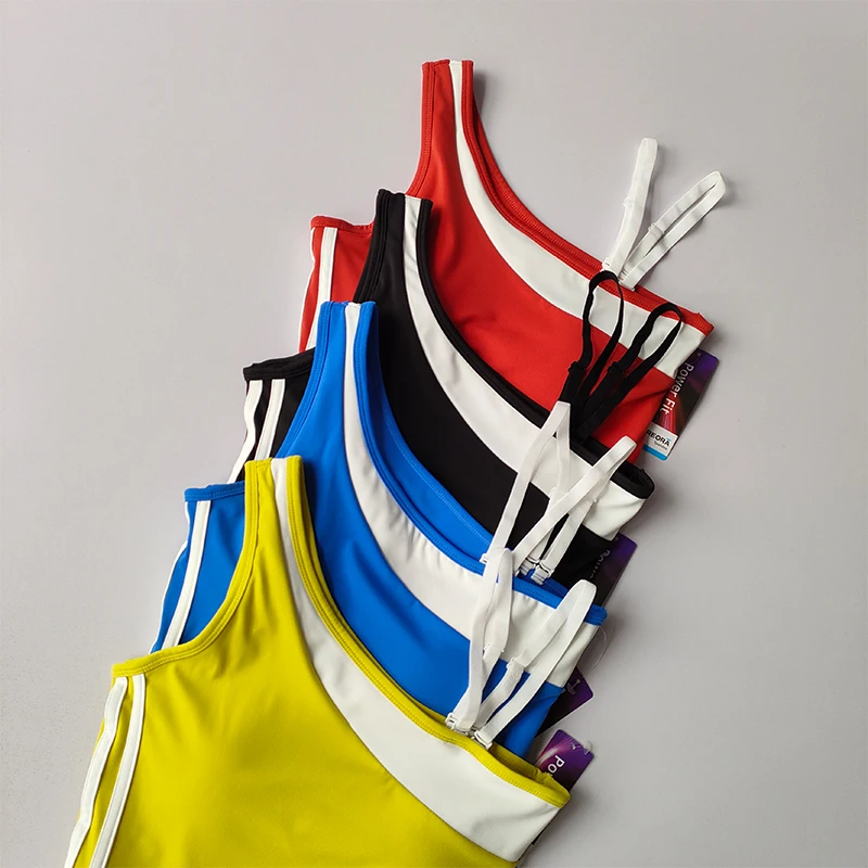 كوب ثابت من قطعة واحدة وأشرطة كتف مزدوجة واحدة للتبديل حمالة صدر رياضية عالية المقاومة للصدمات والجري والتدريب واللياقة البدنية مجموعة شورت