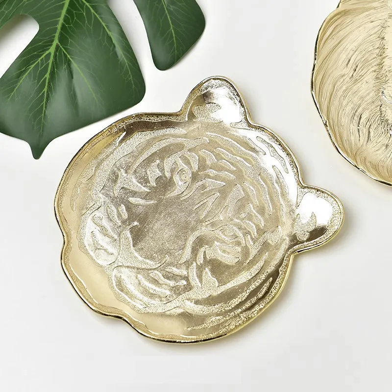 Indian European light luxury gold tray ornament, lion jewelry plate, lipstick ornament plate