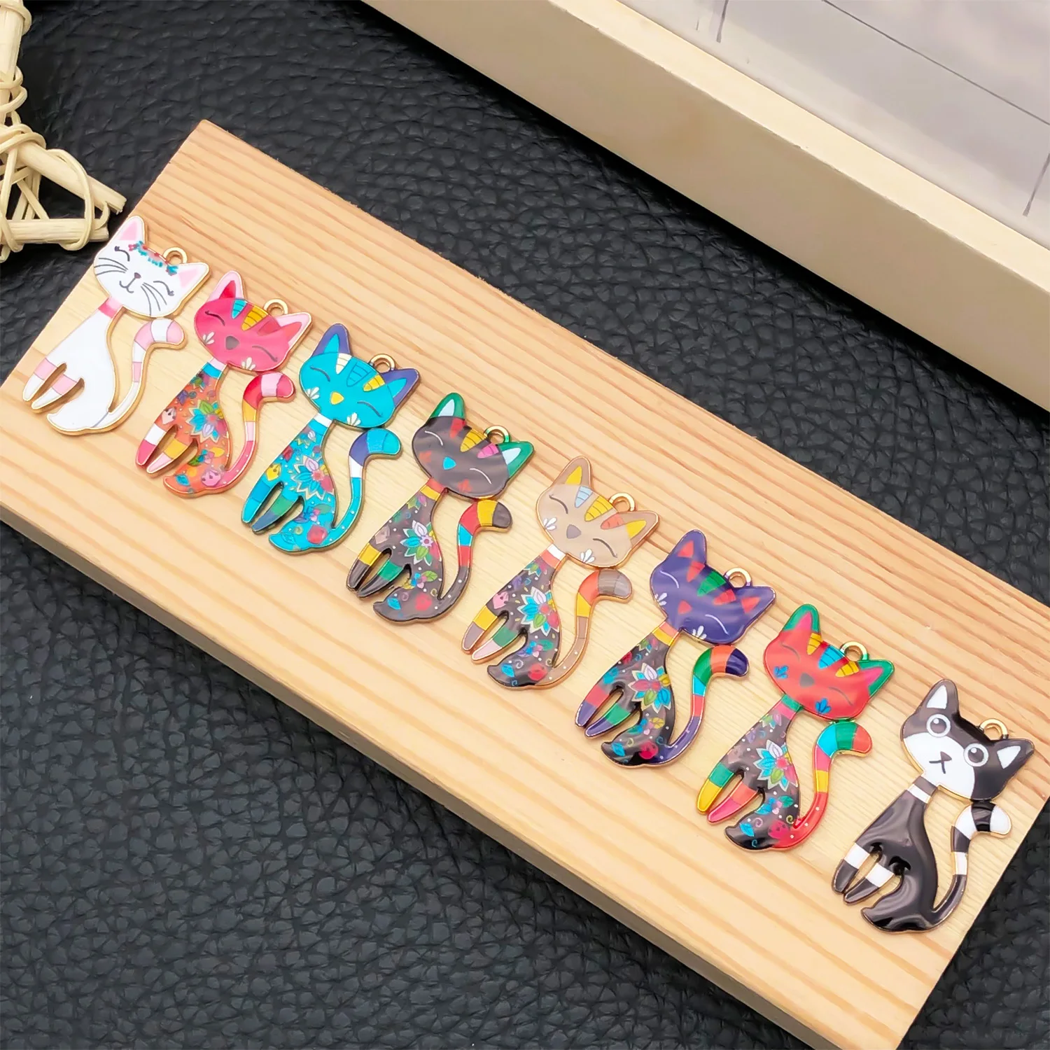 Set of 5/10 Whimsical Oil-Drip Cat Charms - Artistic DIY Craft Supplies for Unique Handmade Jewelry & Fashion Accessories view 4