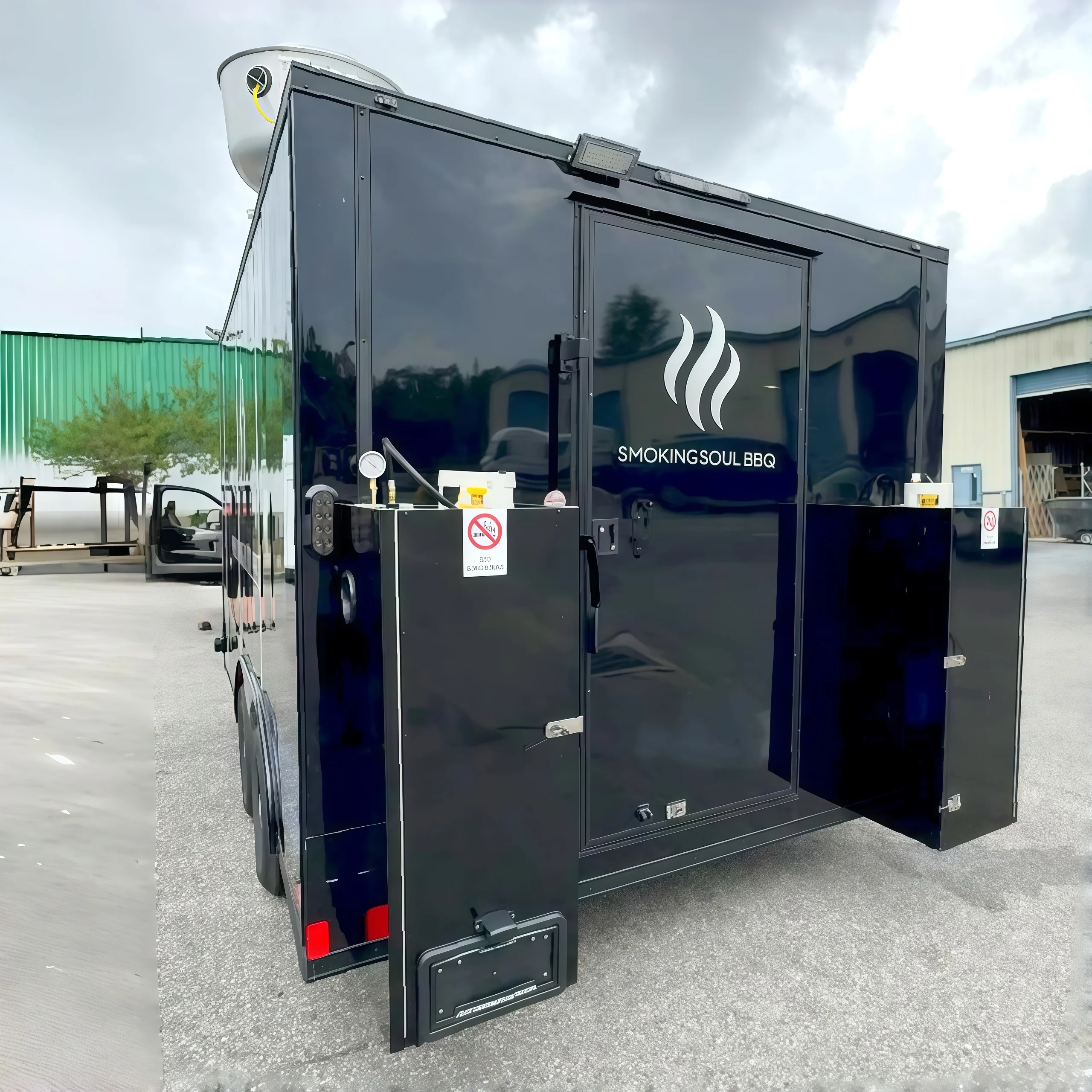 Custom Size Stainless Steel Mobile Kitchen Food Truck with Ice Cream & Snack Food Trailer for Outdoor Use
