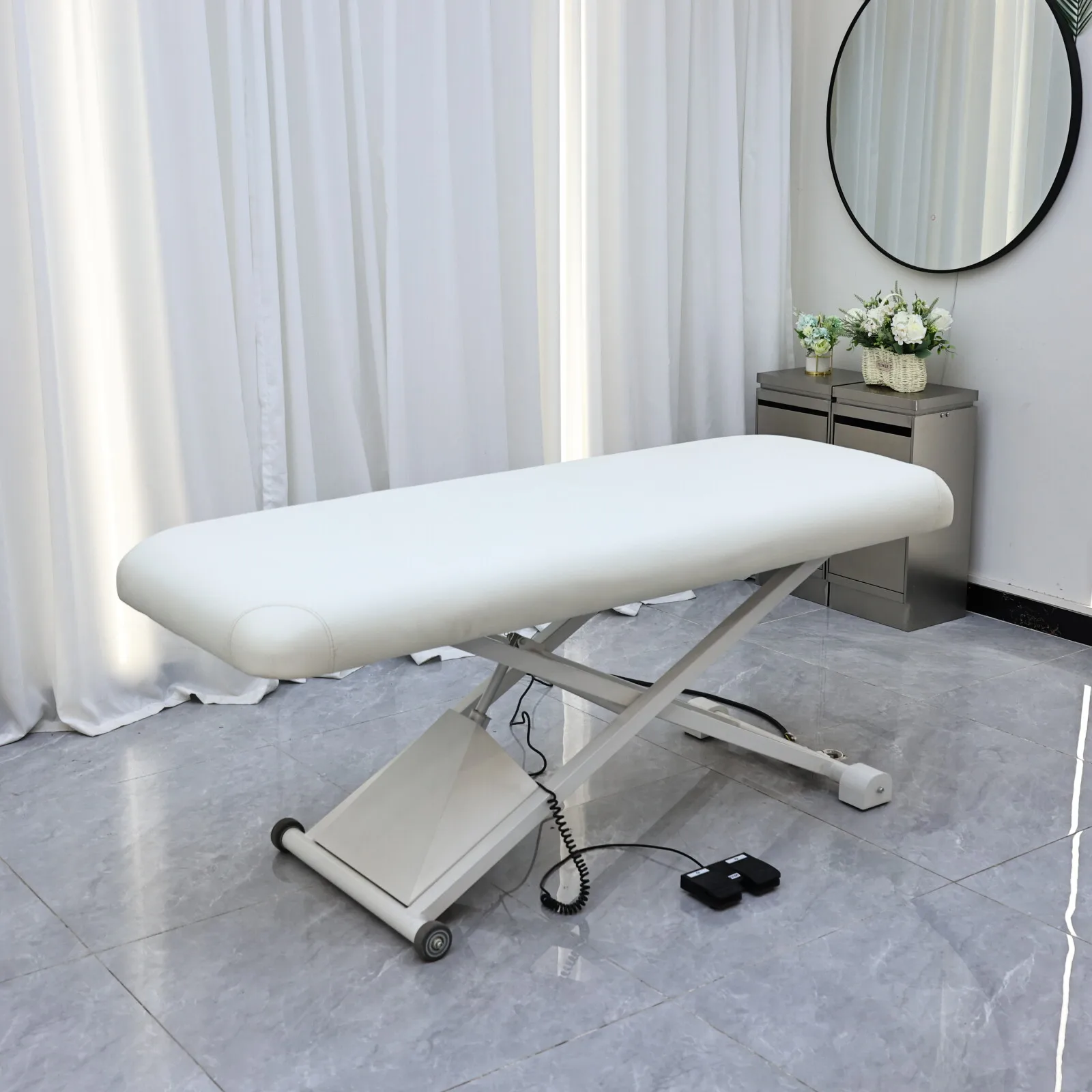 Extrem einfache, windbetriebene elektrische Kosmetikliege, hochwertige Spa-Liege für Schönheitssalons, Therapieliege mit Fußpedalsteuerung, verstellbar. – Detail 2
