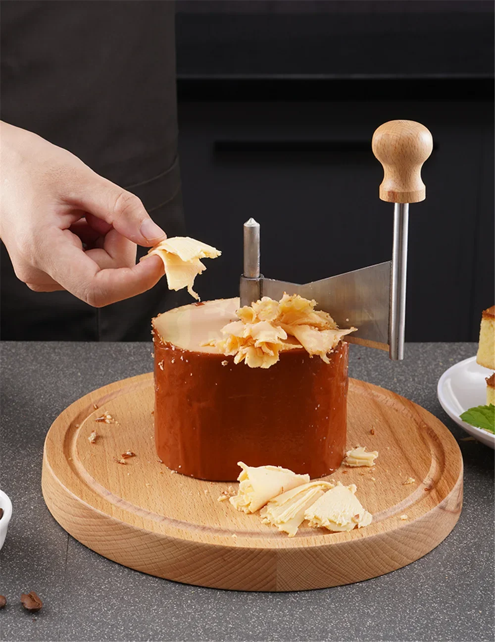 Wood Cheese Curler Spin Cheese Wheel Chocolate Multifunctional Rust-Proof Shredder Cheese Curler Girolle with Handle