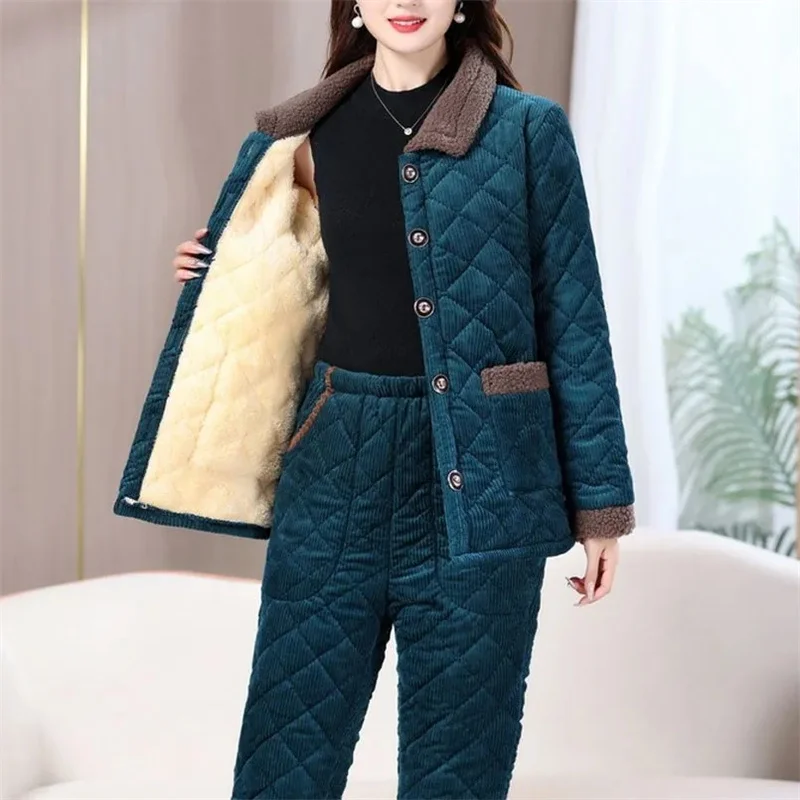 شتاء جديد إضافة المخملية رشاقته الدافئة مجموعة منتصف العمر المرأة أزياء دافئة سروال قصير القطن معطف القطن السراويل قطعتين الدعاوى