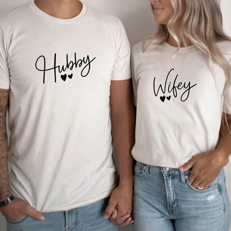 

Hubby Wifey Couple T Shirts Men and Women Cotton Short Sleeve Graphic Tee 90s Grunge Dad Mother Gift O Neck Tops Dropshipping