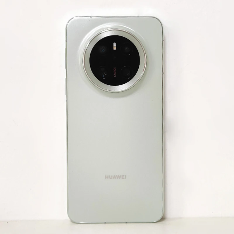 هاتف هواوي ميت 70 الأصلي 50 ميجابكسل خلفي بأربعة كاميرات 6.7 بوصة OLED 120 هرتز 5300 مللي أمبير 66 وات سلكي 50 وات HarmonyOS 4.3 NFC