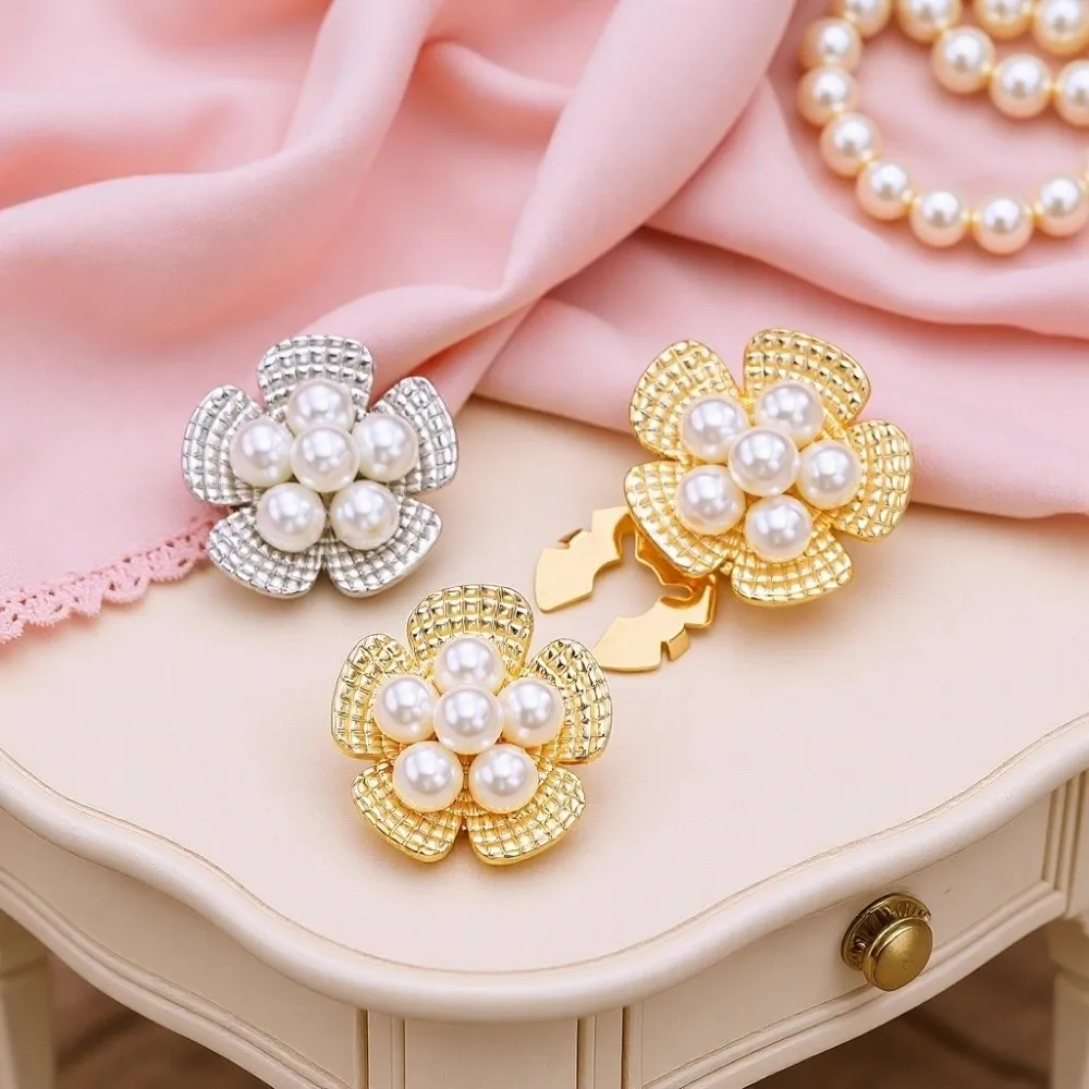 

2PCS Vintage Pearl Flower Button Exquisite No-drill Metal Clip Button Detachable Clip Decorative Button Blouse Decoration