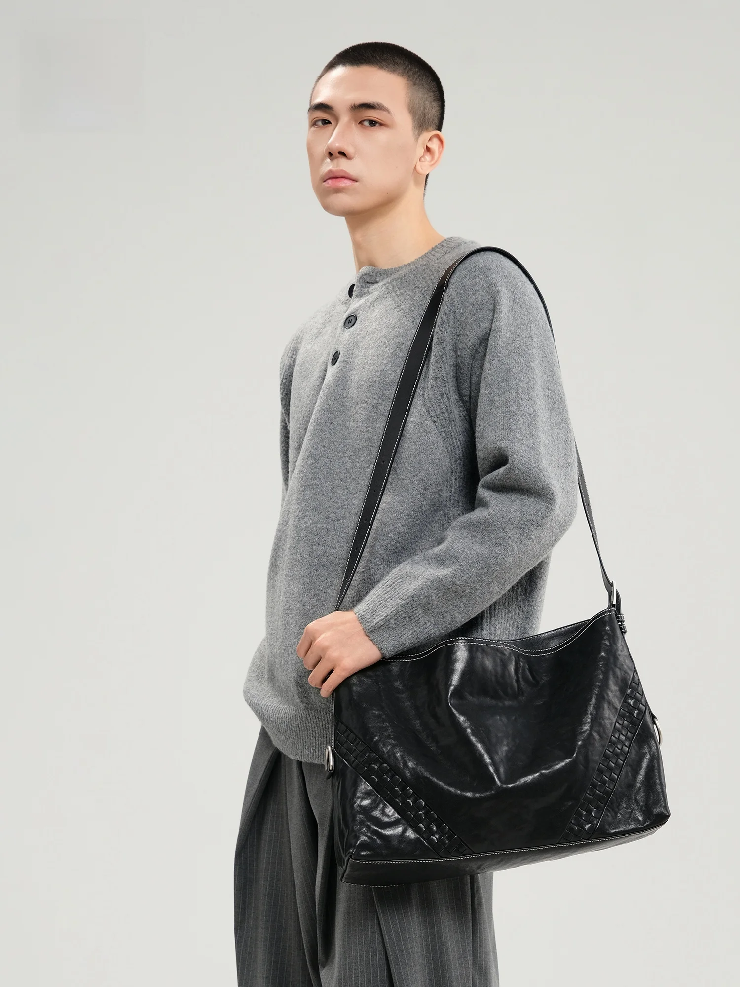 

Handwoven Vintage Tanned Cowhide Unisex Large Crossbody Shoulder Bag Casual Single Strap Handbag for Youth Pure Color Tote