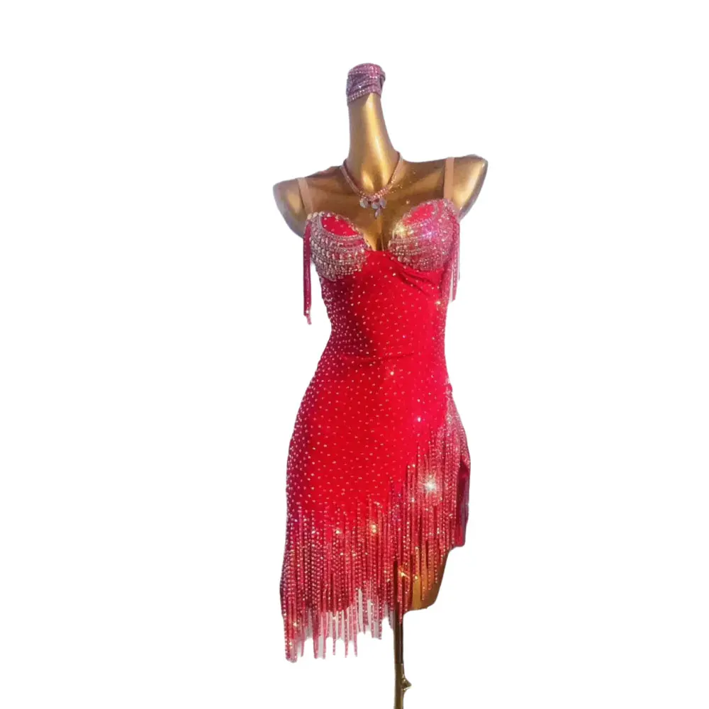 Abito da ballo latino da donna di fascia alta personalizzato grande gonna diagonale rossa con bretelle Samba Art strass spettacolo costume