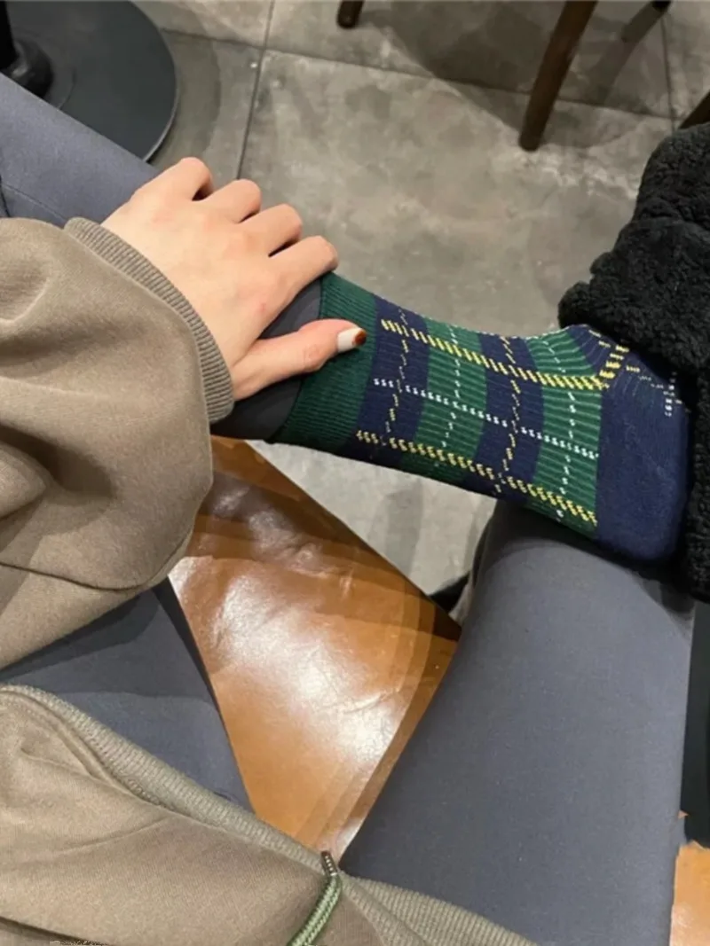 

Корейские женские носки, новые уличные интернет-знаменитости, одинаковые по цвету полосатые клетчатые носки, студенческие универсальные модные носки, 1 пара