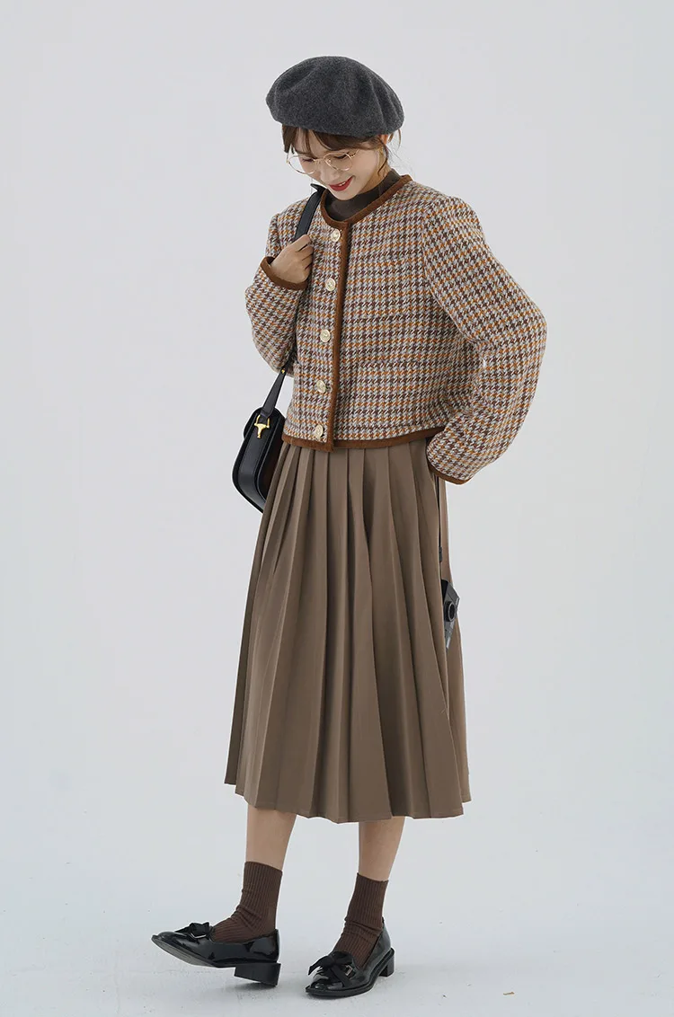 Vintage Plaid Tweed Jacket Elegant Short Coat for Women Autumn Winter Round Neck Retro Outerwear with Contrast Retro Design