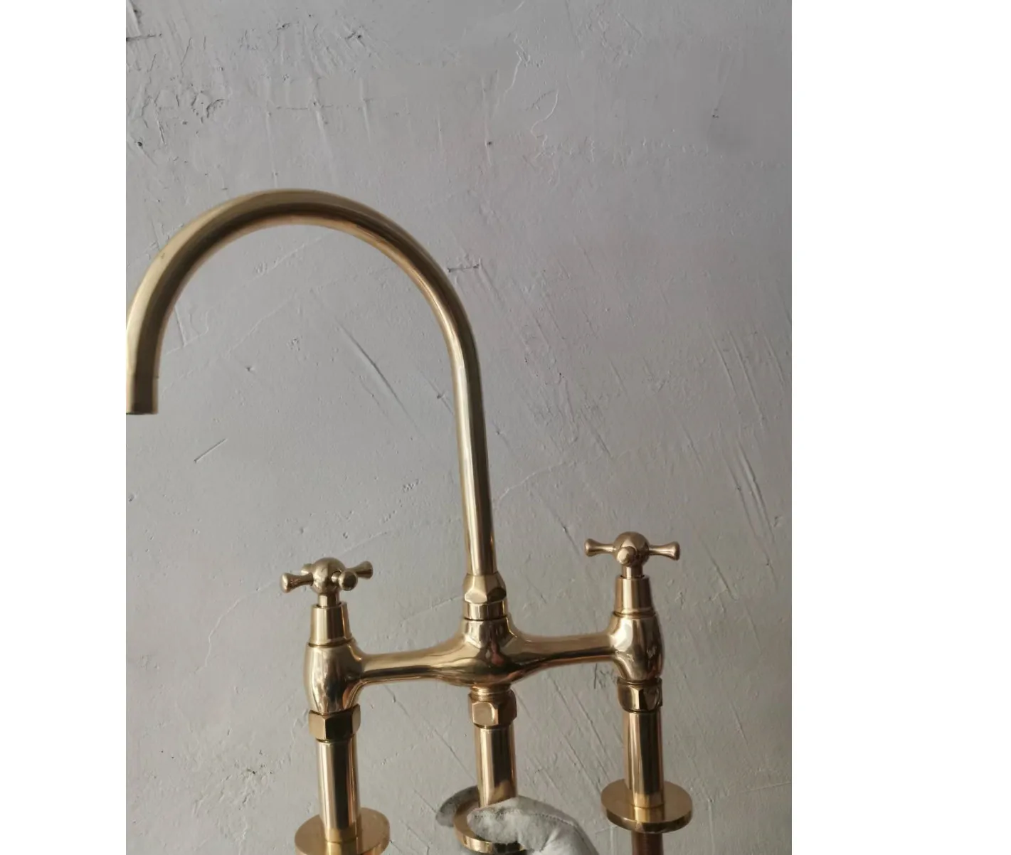 

Original brand newUnpainted Brass 8 Inch Centerset 2 Handle Farmhouse Kitchen Sink Faucet No·va Bri·dge Faucet