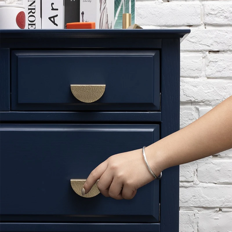 

Handmade hammer pattern light luxury solid brass semi-circular handle Nordic minimalist wardrobe door cabinet drawer shoe handle