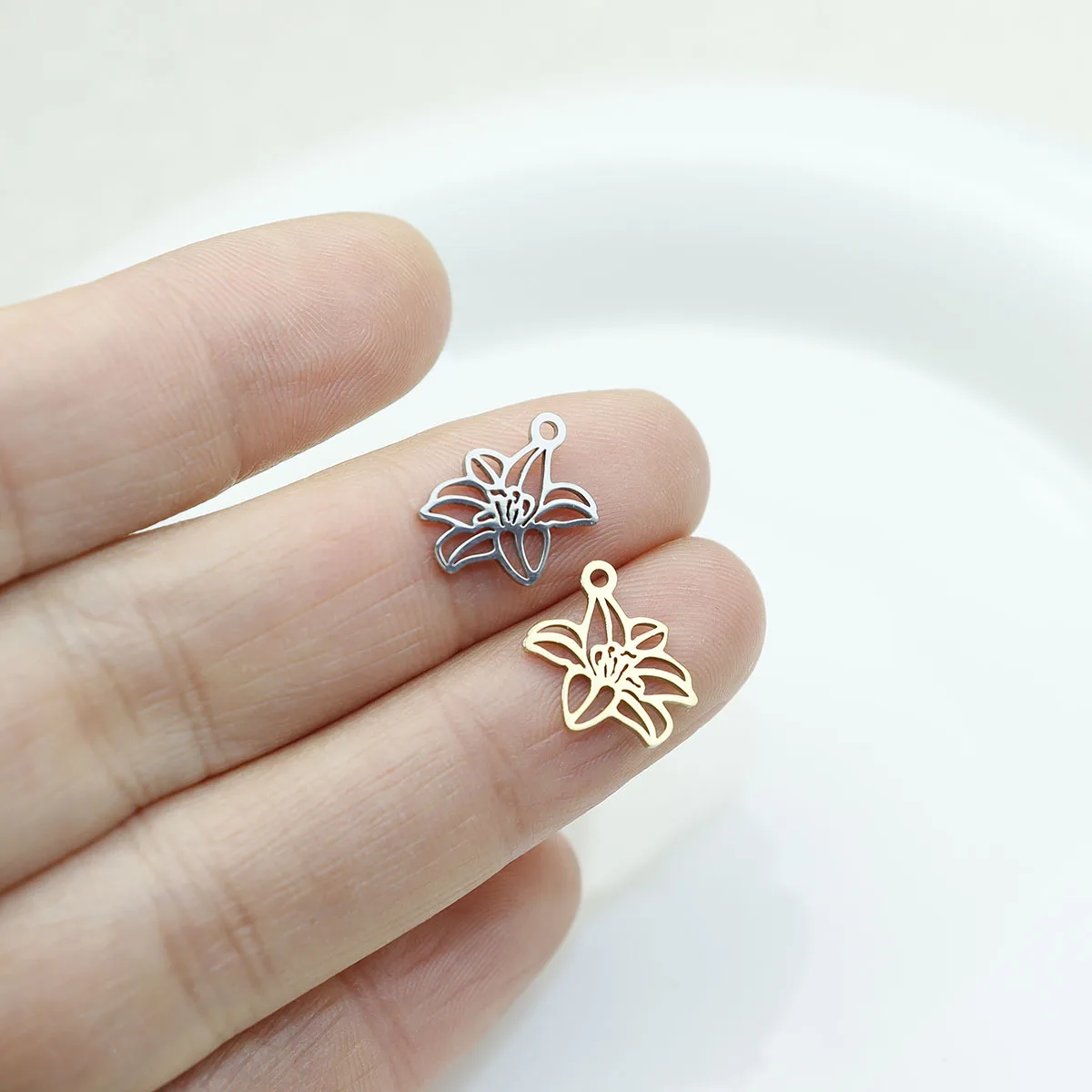 304L 10 Stück Edelstahl-Blumen-Charms für Modeschmuck, Zubehör für Halsketten und Armbänder, DIY-Handwerk, PVD-Vakuumbeschichtung, Wasserdicht