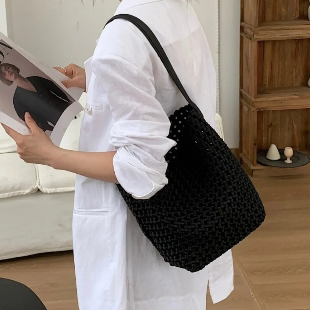 New Women Daily All-match Bucket Exquisite Handbags Hollow Out Minority Braid Casual Shoulder Bags Female Commuter Underarm Bag