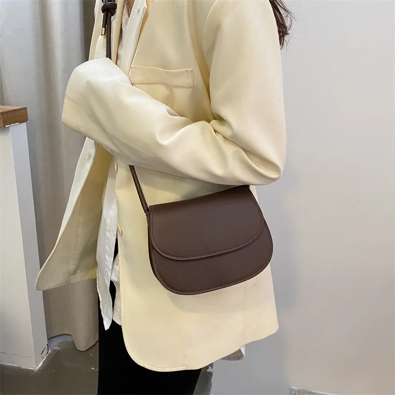 PU Solid Color Round Shoulder Women Retro Hasp Saddle Bag Single Root Portable Popular Messenger Handbag