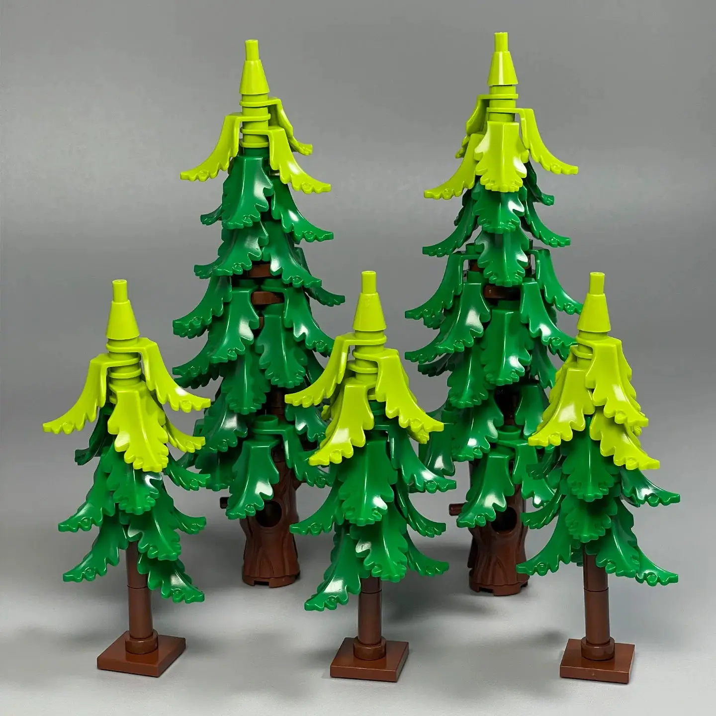 Winter Pine Tree Modellbausatz: Weihnachtsbaum mit Schneeeffekt für selbstgemachte Straßendisplay, kompatible Steine