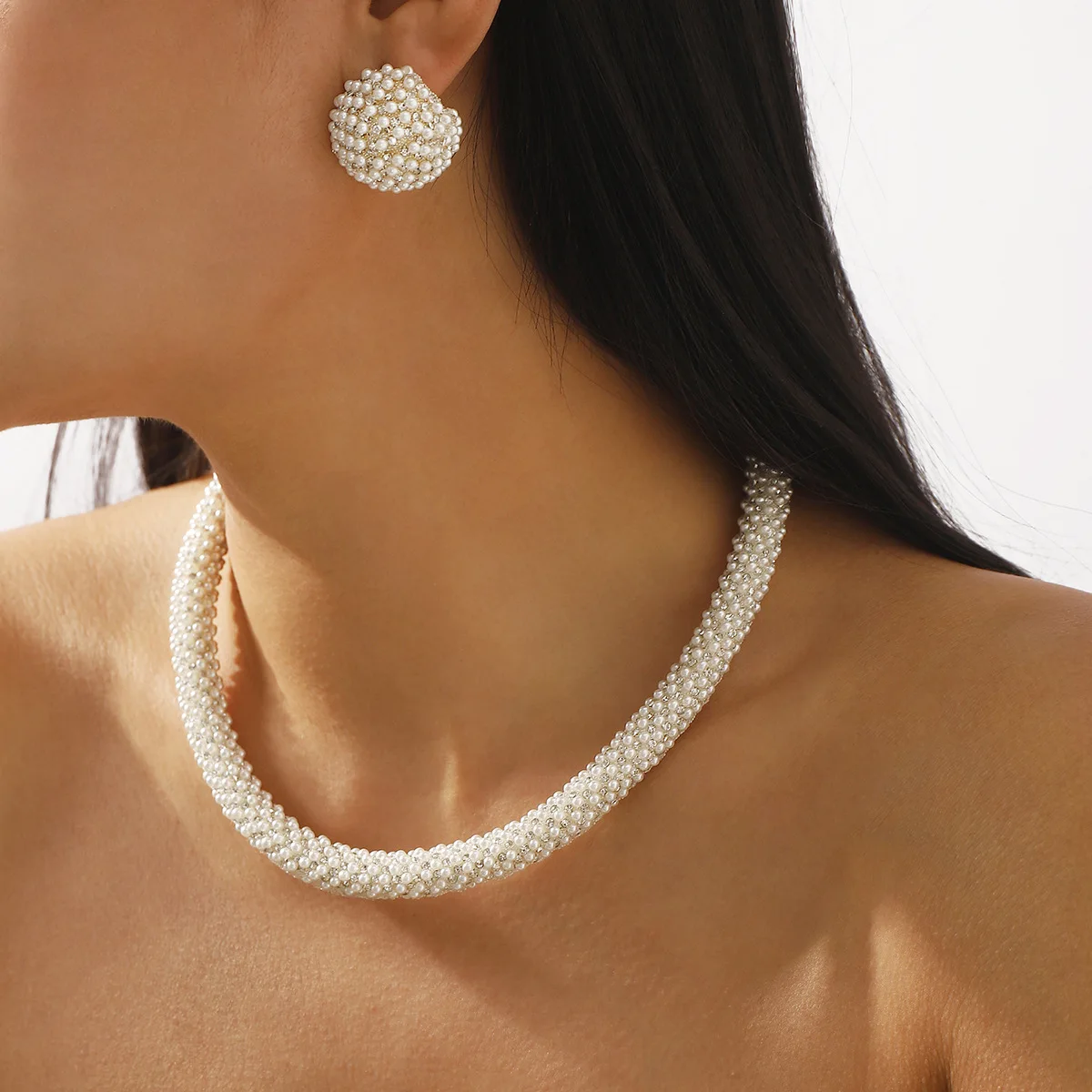 

Elegant and Light Luxury Jewelry Set, Exaggerated Geometric Pearl and Diamond-Encrusted Earrings and Necklace