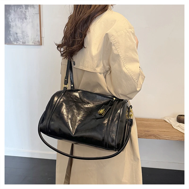 حقيبة كتف جلدية مميزة ذات سعة كبيرة للركاب اليومي للخريف/الشتاء حقيبة كروس عصرية حقيبة يد نسائية ريترو