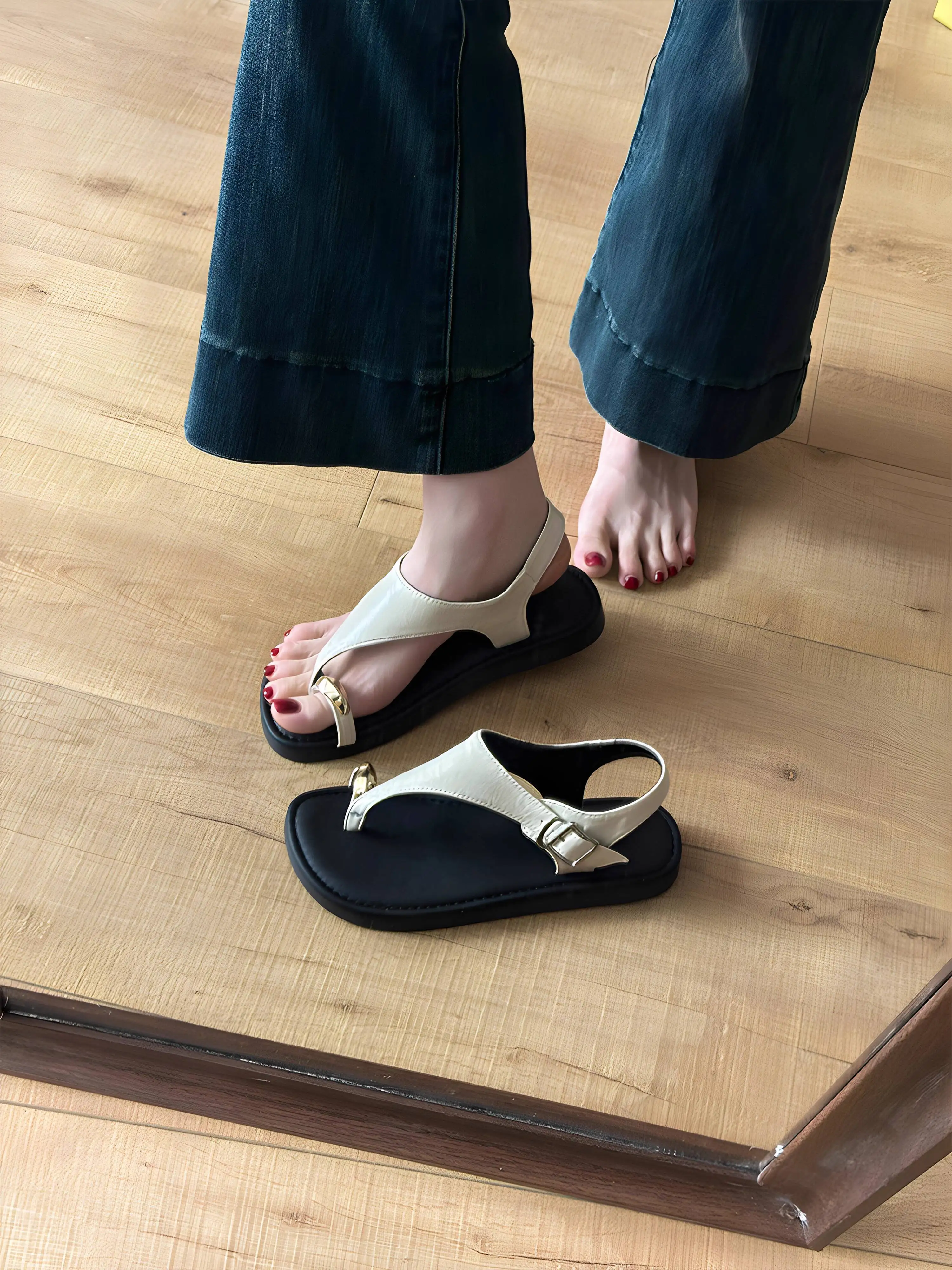 

2026 New Women French Style Thong Sandals Retro Flat Roman Shoes Casual Beach Footwear Summer Outdoor Dress Matching