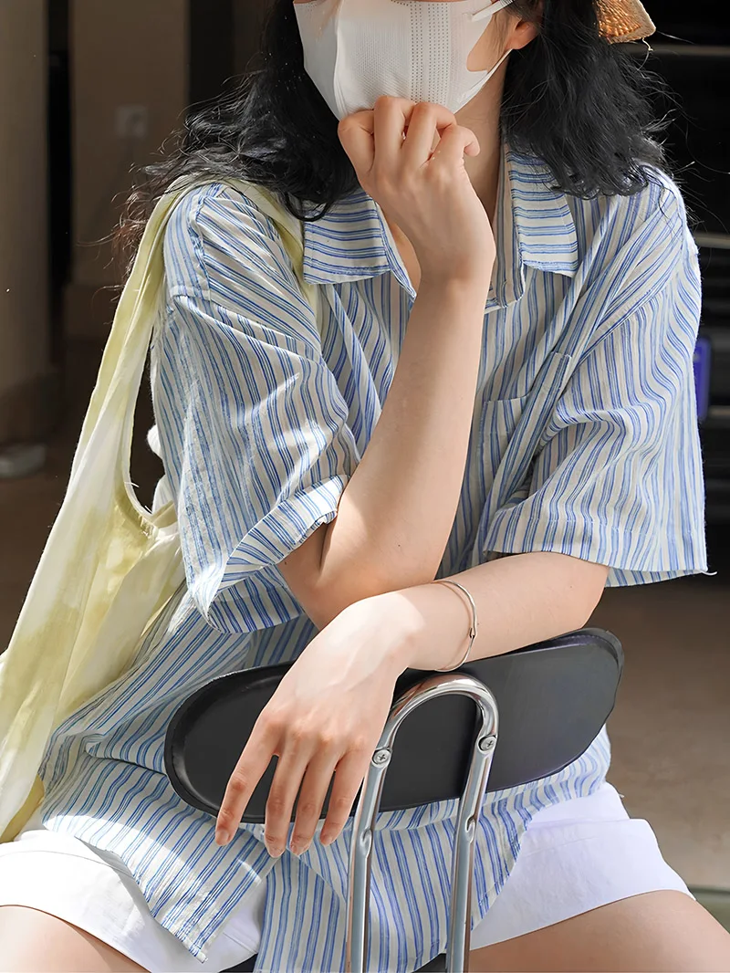 Blusas Vintage a rayas con un bolsillo para mujer, camisas holgadas informales de manga corta para oficina coreana, novedad de 2025