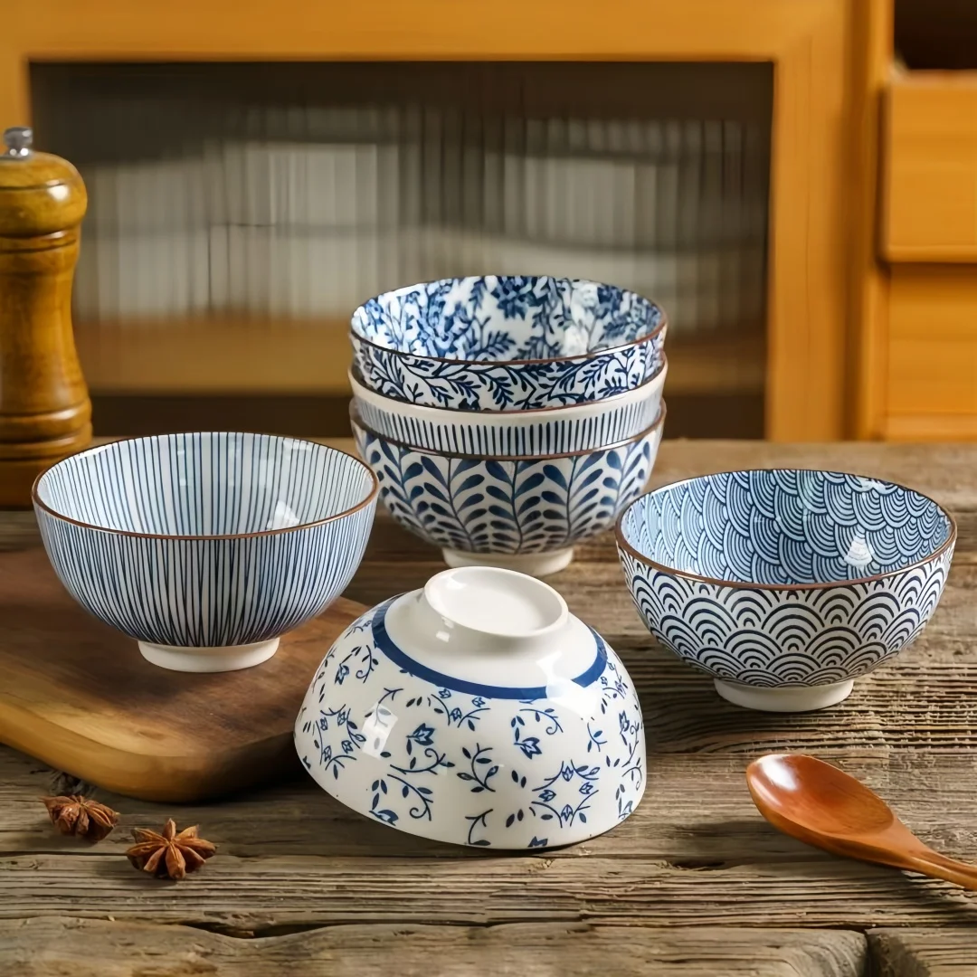 

Japanese - style blue and white hand - painted 4.5 - inch ceramic bowl, retro - style rice bowl for home use.