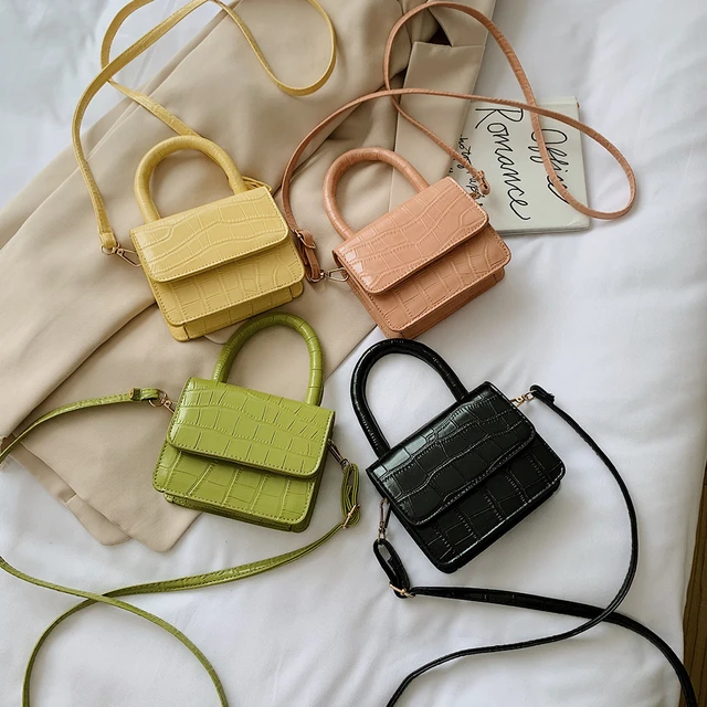 Purses and handbags popular