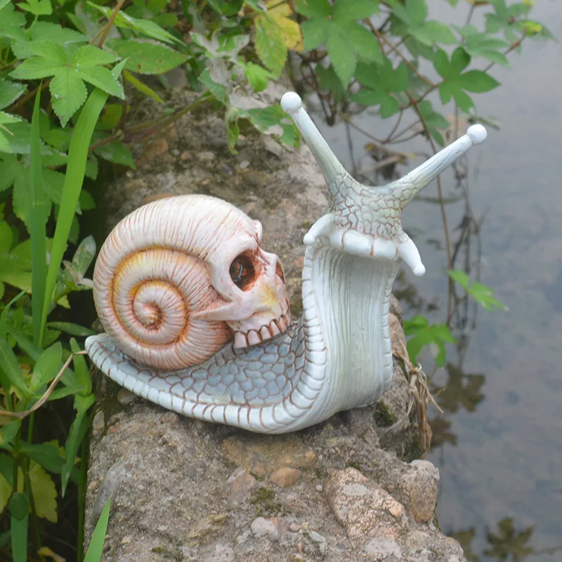 

Halloween Skull Snail Skull Sculpture Gothic Garden Home Resins