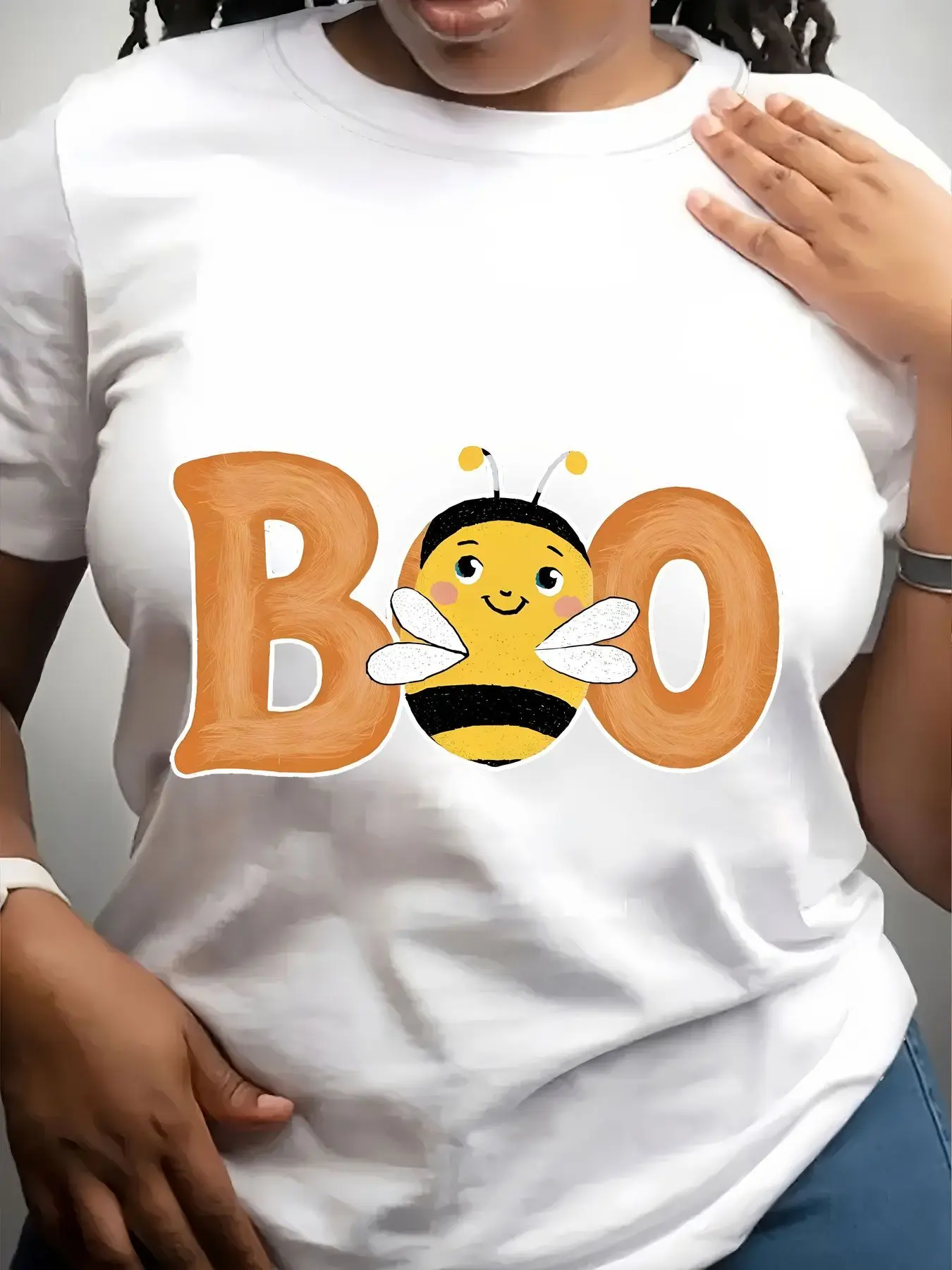 Women's Trendy Crew Neck T-Shirt Bee Boo Halloween Shirt Design Suitable for Casual Sportswear