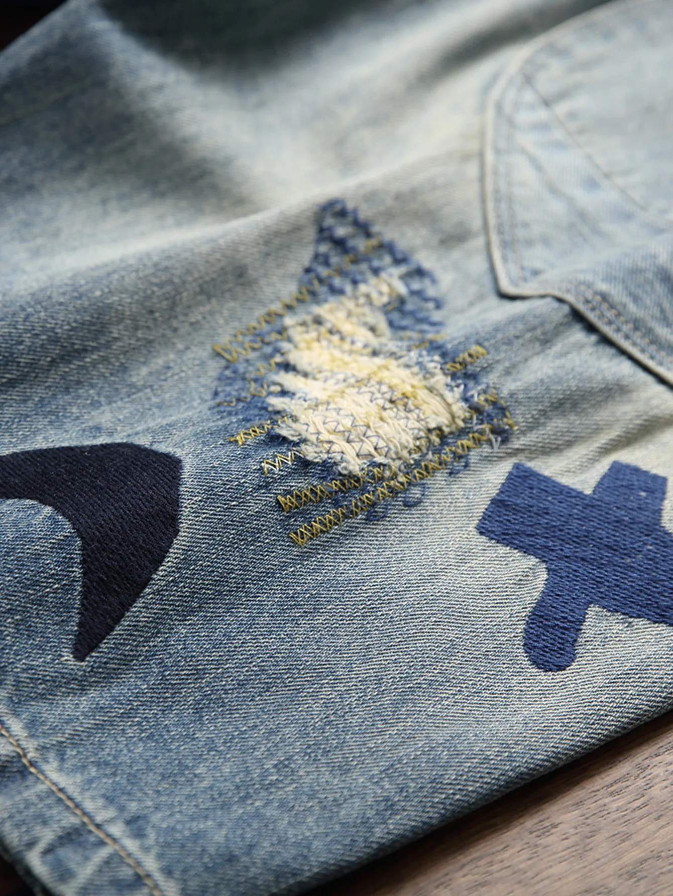 ผู้ชายฤดูร้อนทําลายกางเกงยีนส์กางเกงเย็บปักถักร้อยแฟชั่น High Street Ripped Denim กางเกงขาสั้นหลุม Streetwear Distressed กางเกงขาสั้น