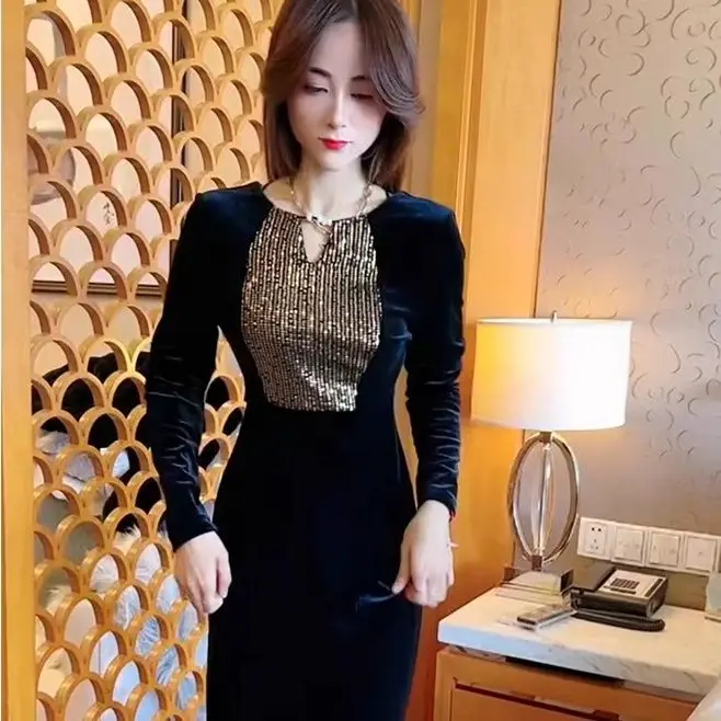 Yujie Style Round Neck Long Sleeved Heavy Velvet Women\'s Autumn and Winter New Style Hollow Out Slim Fit Dress