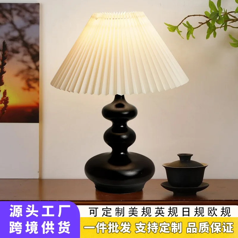 

Retro bedroom bedside table lamp, advanced sense creative personality atmosphere lamp, American medieval simple living room deco