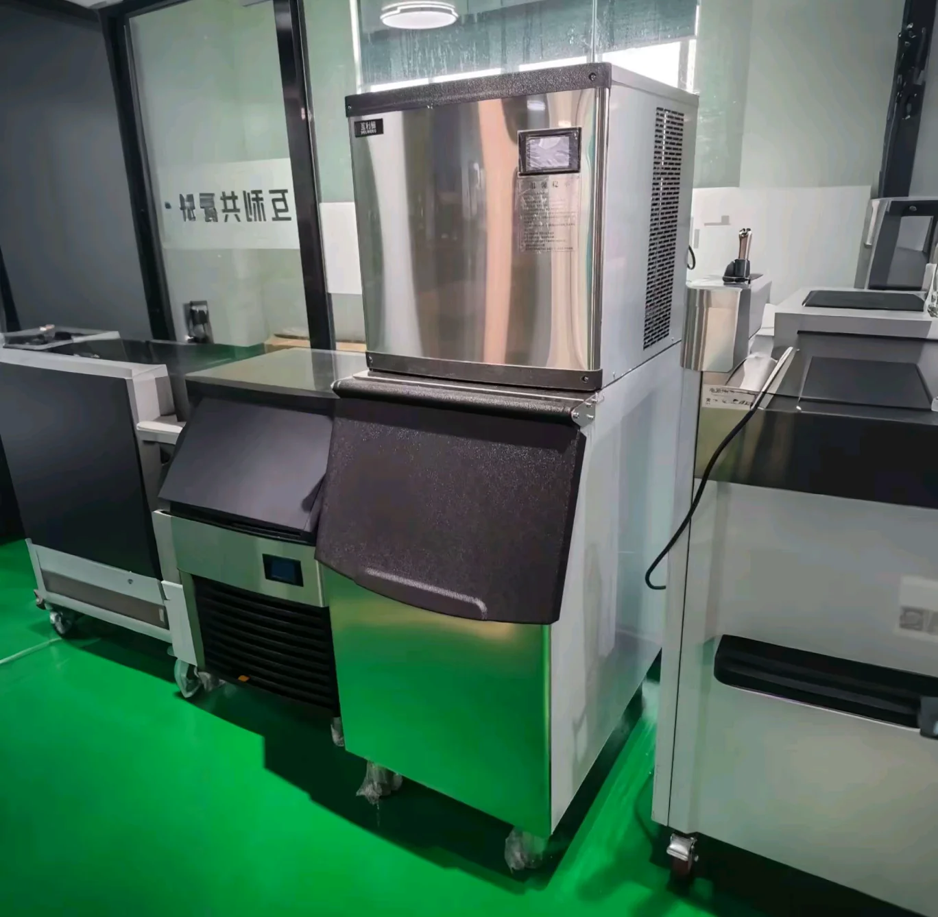 

Commercial Big Capacity Dry Cube Ice Making Machine Small Block Ice Machine Nugget Ice Cube Maker Machine