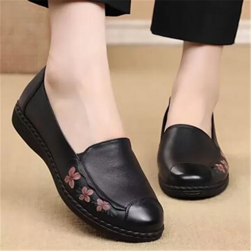 Vintage Genuine Leather Shoes Women Floral Print Ballet Flats Black Ladies Retro Loafers Elderly Flat Shoes Soft Wide Moccasins