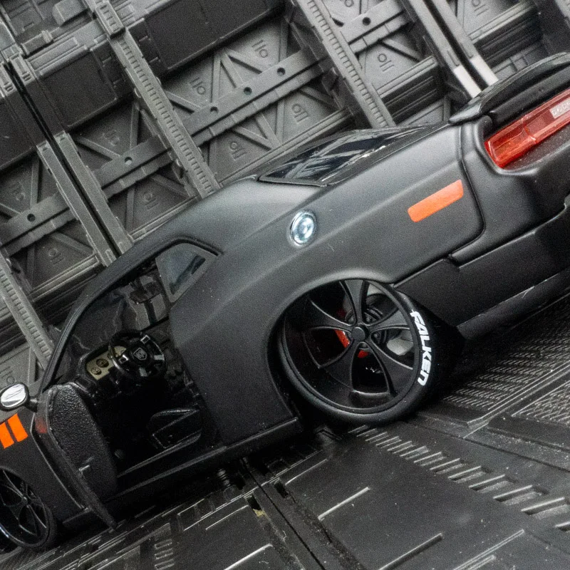 

Maisto 1:24 simulation Dodge Challenger modified alloy car model with doors and hood that can be opened as static car ornaments
