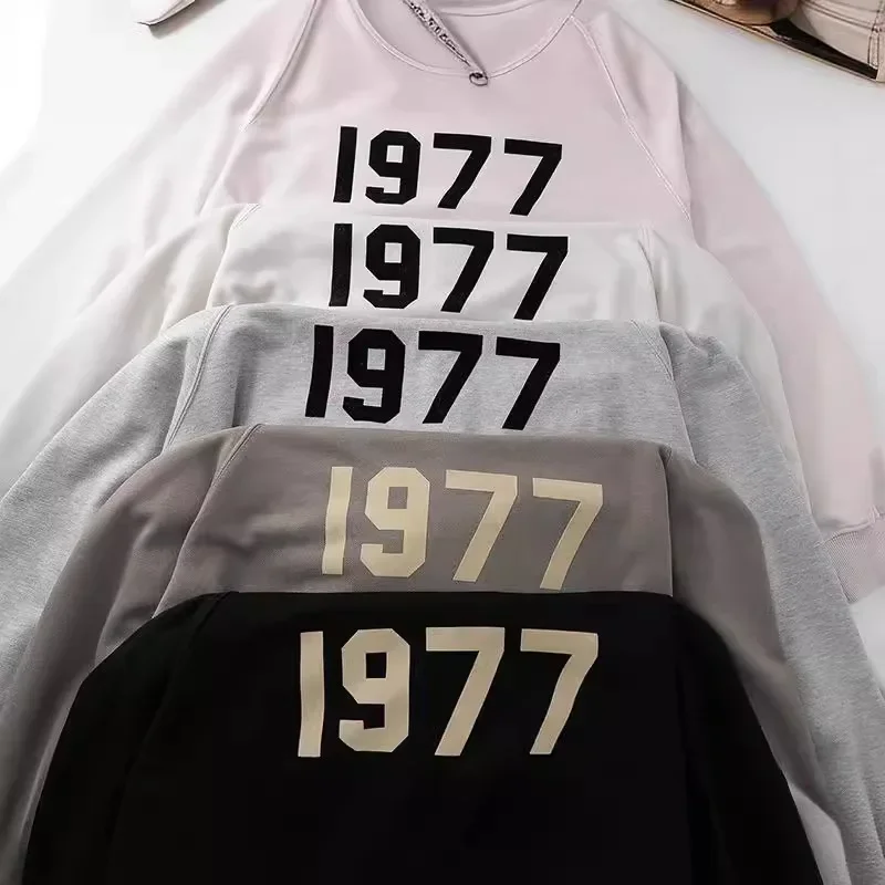 سويت شيرت بقلنسوة ماركة High Street 1977 بلوفر بحروف متدفقة معطف للزوجين ملابس خارجية بحلقة سميكة للخريف والشتاء