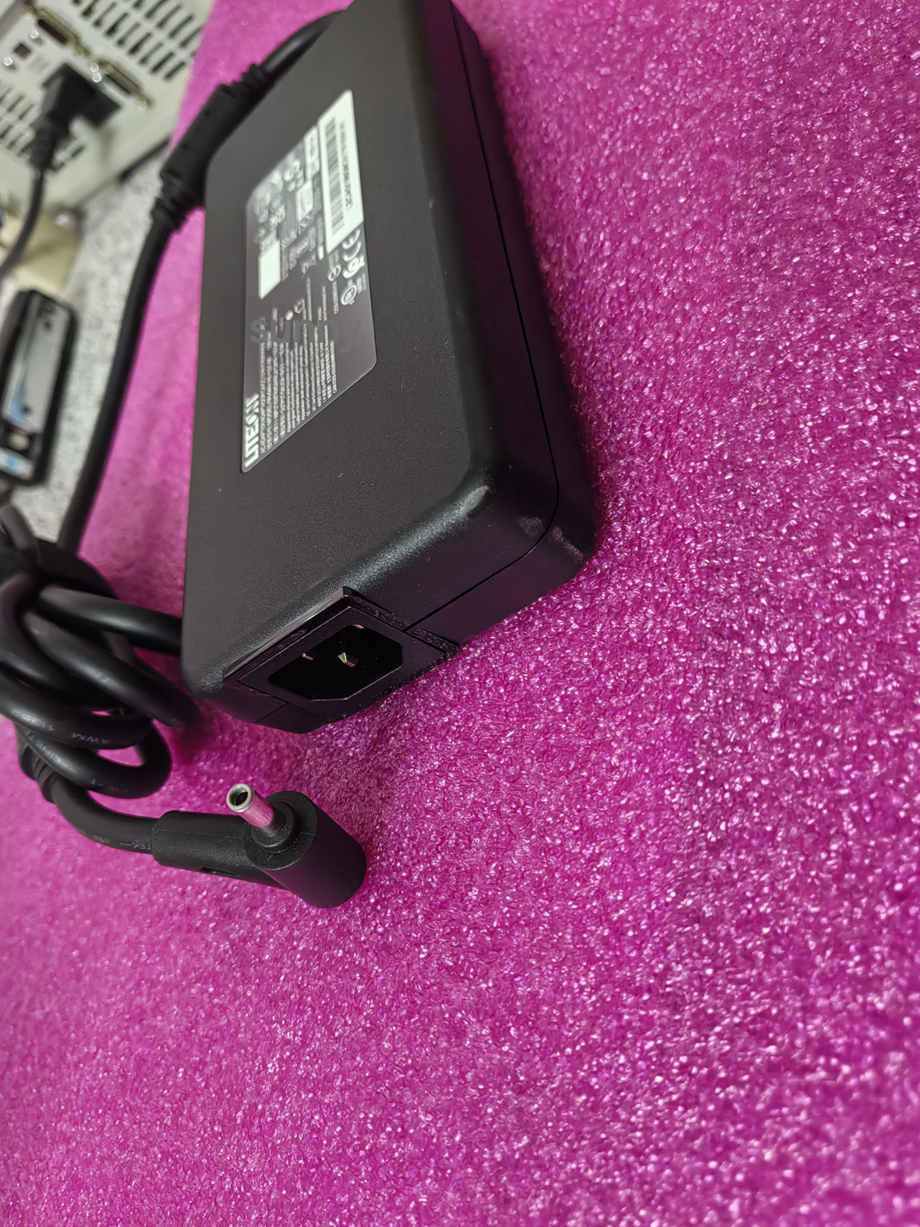 OEM Slim LITEON 19.5V 16.9A PA - Pc Gaming Uk recensie en prijs