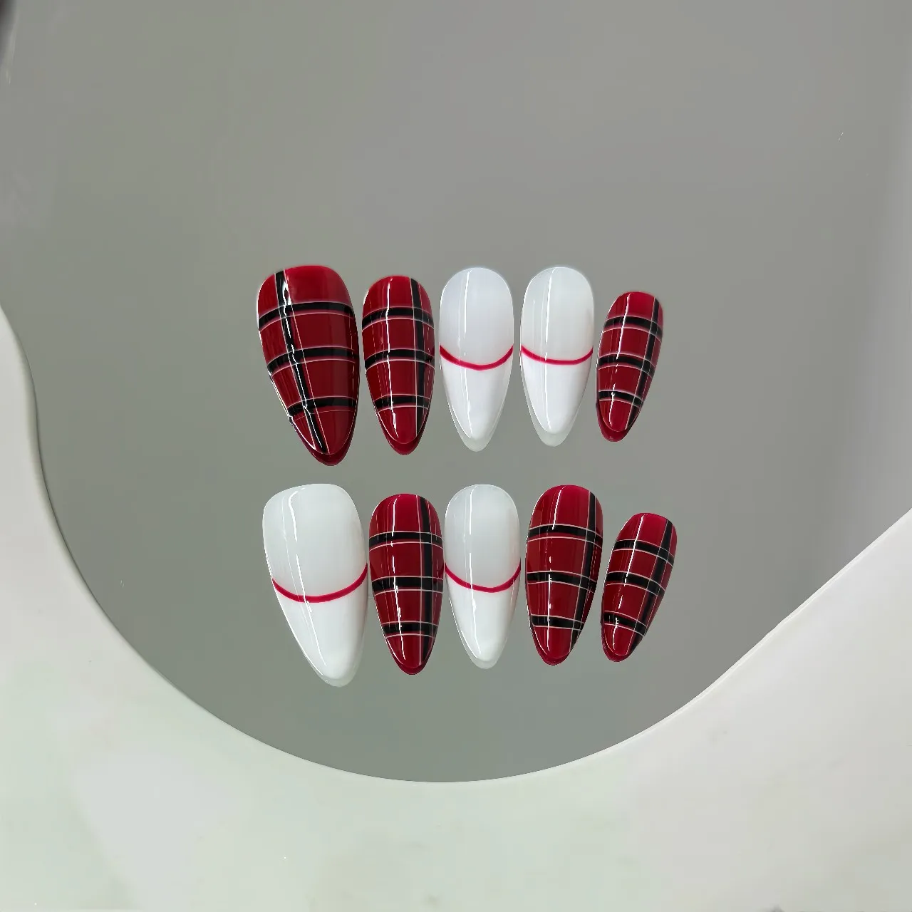 

10pcs Handmade Almond Y2K French Press on Nails Retro Red White Contrasting Colors Grid Design Sweet Cool Wearable Nails Art Tip