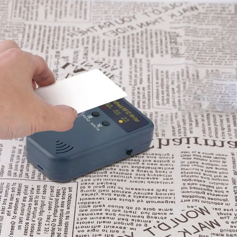 Duplicatore portatile per carte d'identità programmabile Design portatile riscrivibile Replicatore per lettore 125KHz Chip intelligente impermeabile