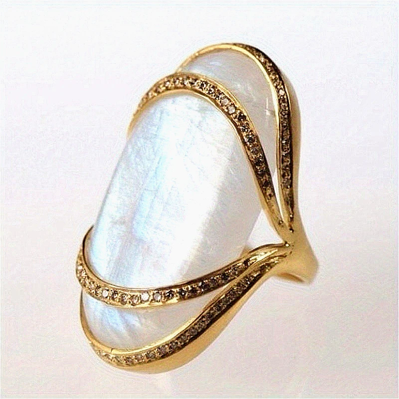 Modischer, klassischer, mehrschichtiger, vergoldeter, schlichter ovaler Damenring mit synthetischem Mondstein, eleganter Schmuck für Bankett, Hochzeit, Verlobung