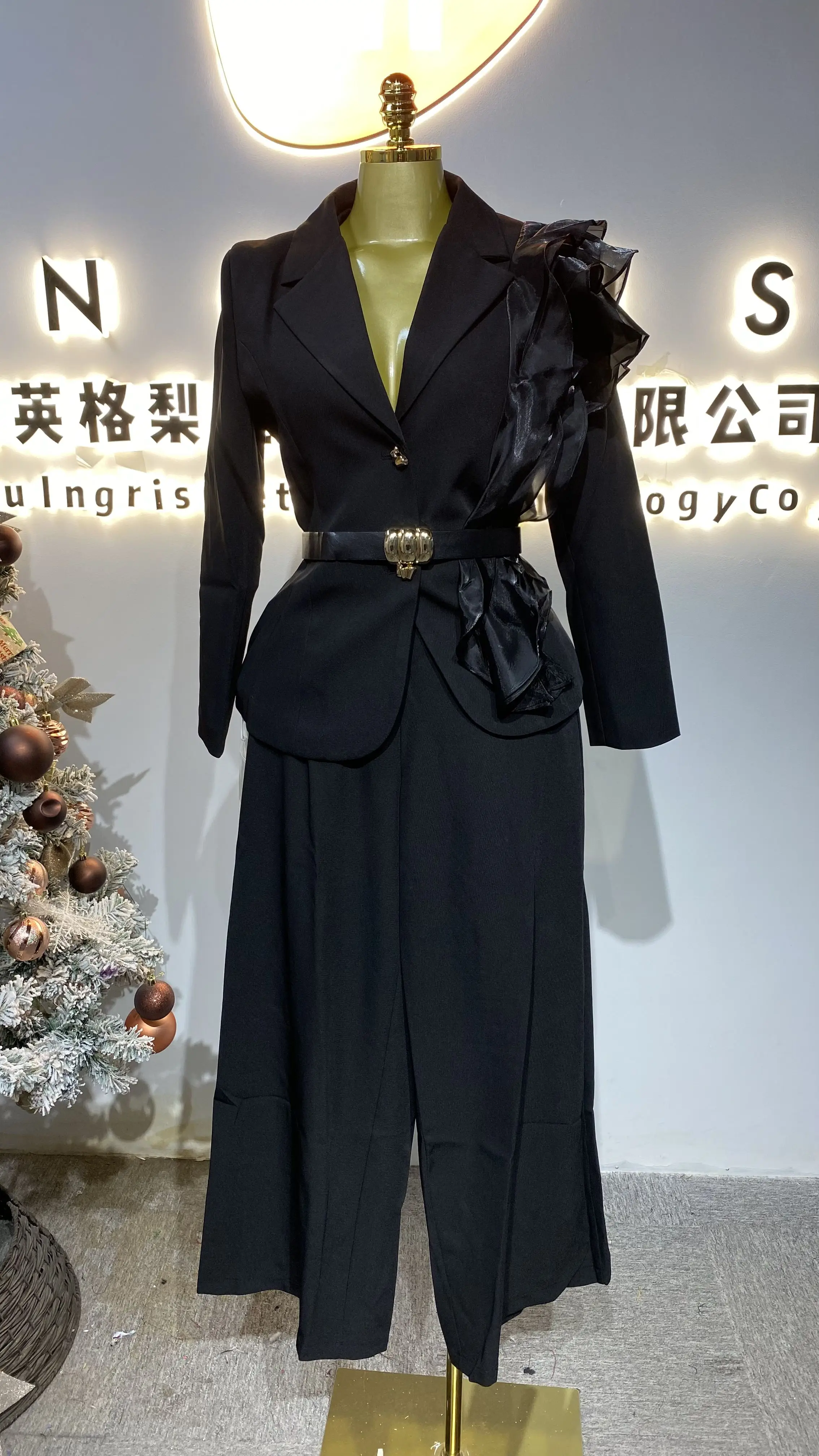 

New women's designer fashion black high-end runway suit, long casual lapel with mesh paneling-GZXX627