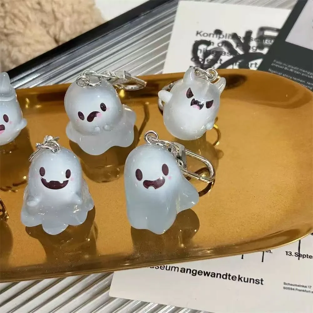 5–30 Stück leuchtender Geister-Schlüsselanhänger, Halloween-Geisterfest-Partygeschenke, Souvenirs, Geschenktütenfüller, Partydekorationen – Detail 4