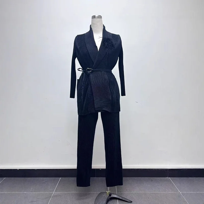 

2025 Summer Fashion Women's Suit Miyake Solid Colour Long-sleeved Cardigan Top + Elastic Waist Nine-minute Pants Two-piece Set